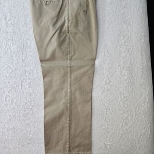 Orvis Men's Ultimate Khaki Pleated Front